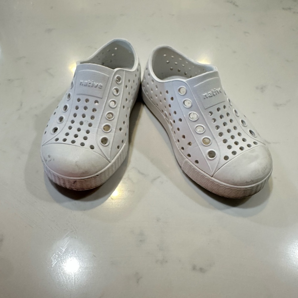 Native Jefferson White Slip-Ons C6